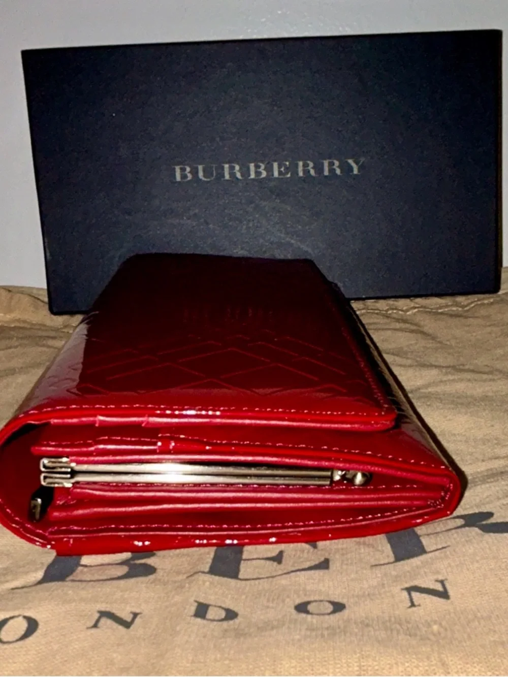 Burberry Red Patent Leather Continental Wallet with KISS Lock and Box - Picture 3 of 9
